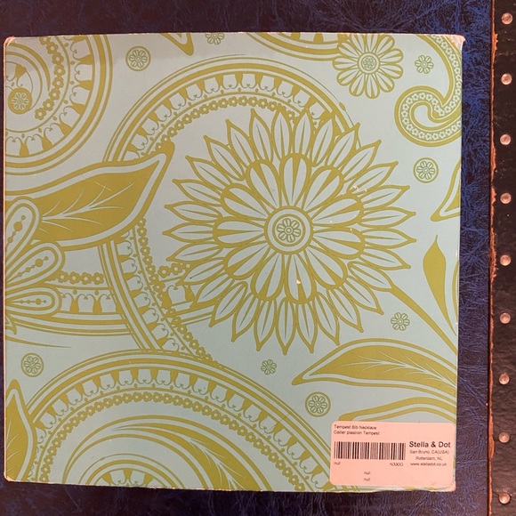 Stella & Dot Tempest bib necklace - Picture 6 of 6